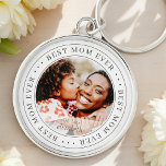 Chaveiro A Melhor Mãe Alguma Foto Simples Clássica<br><div class="desc">Este design simples e clássico é composto por tipografia serif e adiciona uma foto personalizada.</div>