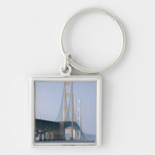 Chaveiro A Ponte Mackinac que atravessa o Estreito de