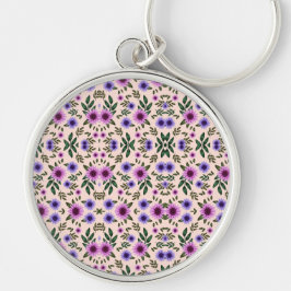 Chaveiro A round keychain features a detailed floral 