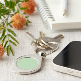 Chaveiro A soft pale green background fills the image
