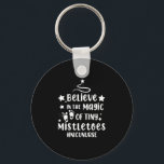 Chaveiro Acredite na magia dos minúsculos Mistletos Nicu En<br><div class="desc">Acredite na magia dos minúsculos Mistletos Nicu Enfermeira natal natalício,  combinando, família, xmas, natal alegre, 2021, feliz, novo,  ano, 2022 Natal 2021 Combinação de pijamas da família</div>