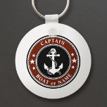 Chaveiro Ancoragem Náutica Estrelas e Cordas Nome do Capitã<br><div class="desc">Um chaveiro personalizado náutico com tema "Capitão" (ou outro título ou classificação desejado) e o seu nome, nome do barco ou outro texto, conforme necessário. Este design único apresenta uma âncora de barco antiga feita sob medida, com cordas e estrelas acentuadas com cores preto, vermelho profundo e branco. Faz um...</div>