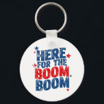 Chaveiro Aqui pelo Patriótico Boom 4 de julho<br><div class="desc">Aqui para o Dia da Independência Patriótica 4 de julho</div>