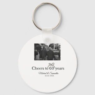 Chaveiro arco ouro aplaude casamento de 60 anos