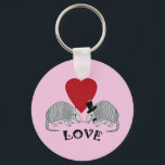 Chaveiro Armadillo Heart Love Pink<br><div class="desc">Essas lindas cadeias de teclas apresentam um casal tatu debaixo de um coração olhando sobre a palavra "Amor" em uma fonte divertida em um fundo de rosa claro.</div>