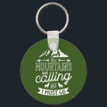 Chaveiro As Montanhas Estão Chamando O Vintage Rock Escalan<br><div class="desc">Design inspirador para aqueles que adoram escalar montanhas, montanhosas, caminhadas ou escaladas em rochas interiores. Legal mercadoria motivacional para alpinista, caminhoneiro e qualquer pessoa à porta. Perfeito para aqueles que amam aventura, atividades ao ar livre na natureza. presente de Natal e excelente para o vovô, pai, pai, marido, namorado, tio,...</div>