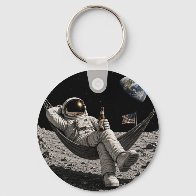 Chaveiro Astronauta Relaxando com Cerveja na Lua (Frente)