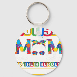 Chaveiro autism mom algumas pessoas olham para seus heróis.