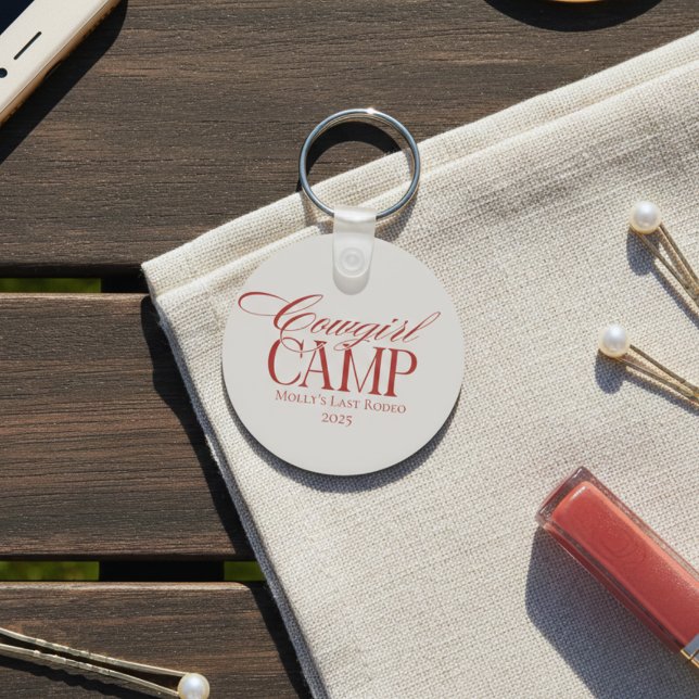 Chaveiro Bachelorette de Parceiro Red Howdy Personalizado (Western Cowgirl Camp Red Bachelorette Keychain)