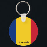 Chaveiro Bandeira da Romênia<br><div class="desc">A bandeira nacional da Romênia (romena: Drapelul României) é um tricolor com faixas verticais: começando com o flagelo, azul, amarelo e vermelho. Tem uma relação largura-comprimento de 2:3. A Constituição da Romênia estabelece que "A bandeira da Romênia é tricolor; as cores estão dispostas verticalmente pela seguinte ordem do mastro: azul,...</div>
