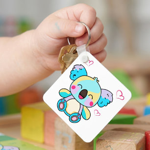 Chaveiro Bebê Koala Kawaii Sorridente com Corações de Amor