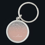 Chaveiro Blush Rosa em Rose Gold com Glitter Monograma Femi<br><div class="desc">Pulseira de Nome em Glitter de Rosa Blush e Prata com Rose Gold - Monograma em Letra de Forma (Pulseira). Isto faz o presente perfeito para o aniversário de 16 anos, casamento, chá de noiva, aniversário de casamento, chá de bebê ou festa de despedida de solteira para alguém que ama...</div>