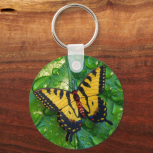 Chaveiro Borboleta Amarela 3D em Folhas Verdes Gotas de Chu