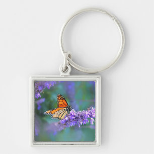 Chaveiro Borboleta Monarca na Flor Lilás Roxo