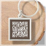 Chaveiro Brown de Código QR Personalizável<br><div class="desc">Design de chaveiro de código QR digitalizável. Em tom castanho natural. Para uso profissional,  corporativo ou pessoal. Adicione seu endereço de site,  identificador de mídia social ou link venmo,  paypal ou cashapp. Pronto para personalizar vinculando seu URL usando o botão personalizar.</div>