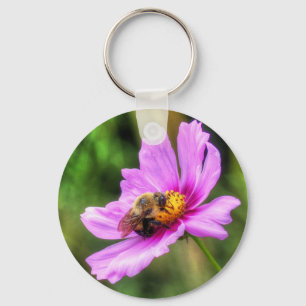 Chaveiro Bumble Bee no Cosmos Rosa