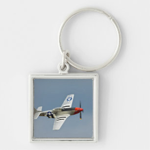 Chaveiro Caça P-51D Mustang com marcações do Dia-D voando