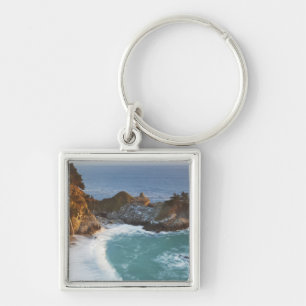 Chaveiro Cenário McWay Falls desaba na praia e 2