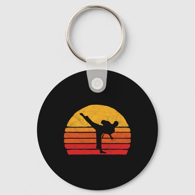 Chaveiro Chute de Karate em Pé Estilo Sol dos Anos 80 Gráfi (Frente)