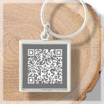 Chaveiro Cinzas de código QR personalizáveis<br><div class="desc">Design de chaveiro de código QR digitalizável. Em cinzas leves e tom branco. Para uso profissional,  corporativo ou pessoal. Adicione seu endereço de site,  identificador de mídia social ou link venmo,  paypal ou cashapp. Pronto para personalizar vinculando seu URL usando o botão personalizar.</div>