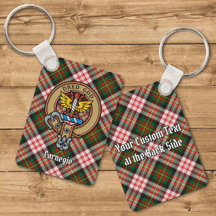 Chaveiro Clan Carnegie Crest sobre o Vestido Tartan