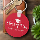 Chaveiro Classe de ano e nome - Cor da cor vermelha pode mu<br><div class="desc">Adicione o nome do formando e a qualquer ano a este design mínimo e moderno. Isto pode ser usado para qualquer formando ou reunião - segundo grau,  faculdade,  escola de formando,  enfermagem,  escola de medicina ou mesmo escola de comércio.</div>