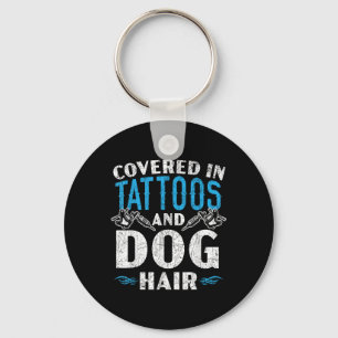 Chaveiro Coberta Em Tatuagens E Tatuagem No Cabelo Do Cão P