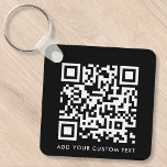 Chaveiro Código QR | Seu texto Black Modern Minimalist<br><div class="desc">Um simples modelo de chaveiro de código QR preto personalizado num estilo minimalista moderno que pode ser facilmente atualizado com o seu código QR e texto personalizado,  por exemplo,  digitalize-me para...  #QRcode #chaveiro #business</div>