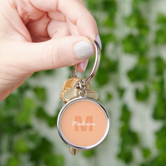 Chaveiro Cor laranja pastel legal com nome de monograma per (Mão)
