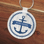 Chaveiro Corda de ancoragem azul borda do barco chaves do n<br><div class="desc">Chaveiro para as chaves do seu barco com uma âncora náutica azul escura rodeada por uma borda de corda sobre um fundo de madeira derivada de cinza clara. Ao longo da âncora há uma fita azul com um campo de modelo para o nome do seu barco. Azul escuro de volta....</div>