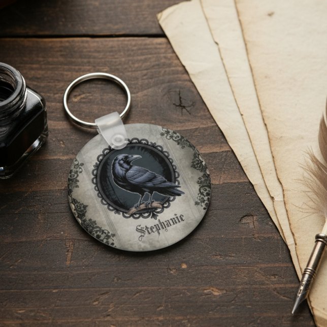 Chaveiro Corvo Dark Academia (Gothic raven keychain for the dark academia fan — unique birthday gift idea for him or her.)