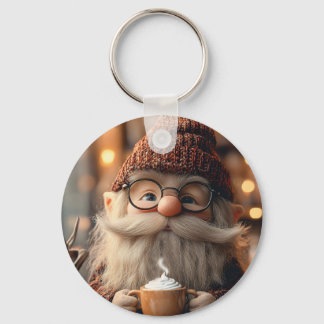Chaveiro Cozy Gnomo aproveitando uma taça de cacau quente