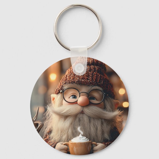 Chaveiro Cozy Gnomo aproveitando uma taça de cacau quente (Frente)