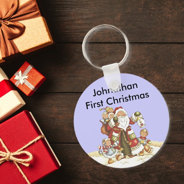 Chaveiro Crianças de Papais noeis de Natal de 1 rua (Santa with group little children in snow on baby's first Christmas blue keychain.)