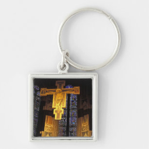 Chaveiro Crucifixo acima do altar alto nos Papais noeis