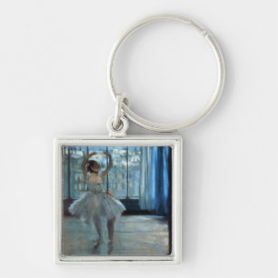 Chaveiro Dançarino de Edgar Degas na frente de uma janel