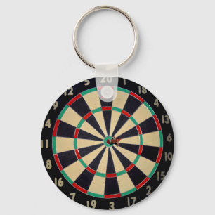 Chaveiro Dartboard com um dardo no olho grande, teclado