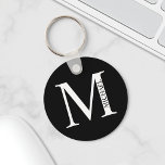 Chaveiro de Monograma e Nome Personalizado<br><div class="desc">Monograma Personalizado e Dif de Nome apresentam monograma personalizado e nome no estilo de fonte de serif clássico. Perfeito como presentes de dia de os pais para pais,  presentes para padrinhos de casamento e para quaisquer ocasiões especiais.</div>