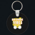 Chaveiro De Volta À 5 Da Escola Vibes Camisa No Primeiro Di<br><div class="desc">Voltar à 5 da escola Vibes Camisa do primeiro dia Professores Crianças 5,  ano,  camisa,  presente,  ideias,  voltar à escola,  2021,  primeiro dia da escola,  ideia de presente,  5,  aluno,  professor,  quinto ano,  quinto ano da escola,  professor do 5,  aluno,  ensino,  pelotão da 5,  crianças,  presentes</div>