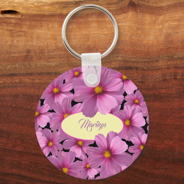 Chaveiro Design de Flor do Cosmos Roxo em um Fundo Preto (Frente)