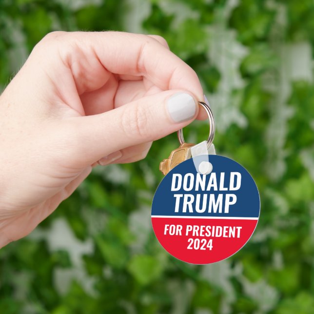 Chaveiro Donald Trump para o Presidente 2024 Botão Pinback (Mão)