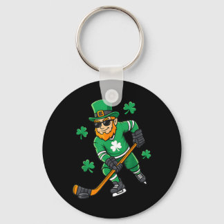 Chaveiro Duende Jogando Hóquei Dia de São Patrício Irlandês