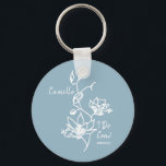 Chaveiro Dusty Blue Rustic I Do Creme Bridesmaid Bridal<br><div class="desc">O floral botânico contra um azul rústico colorido e empoeirado faz um presente especial para sua festa noiva. Personalizar facilmente com o nome e a data do evento escolhido. Ofereça-me a festa de solteira,  festa noiva,  madrinha de casamento e muito mais.</div>