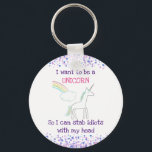 Chaveiro Edgy Unicorn com Rainbow e Confetti Funny<br><div class="desc">Um chaveiro com desenho de unicórnio. Uma nuvem fofa no final de um arco-íris no fundo. A aquarela rosa e púrpura confunde a borda superior e inferior. O texto diz: "Quero ser um Unicórnio para que possa apunhalar idiotas com a cabeça. Engraçado,  elegante e fofo.</div>