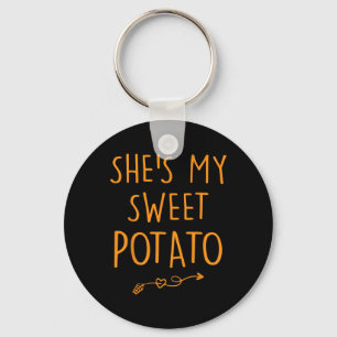 Chaveiro Ela é a minha batata doce, eu sou Casal, obrigado