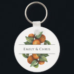 Chaveiro Elegante Citrus Botânica Greenery<br><div class="desc">Bonito, elegante, moderno e boêmico personalizado e personalizado chaveiro de botão de casamento para sua ocasião especial! O design corresponde ao resto da Coleção de Folhagem de Folha de Folha Laranja. A fruta laranja com cor d'água com folhas escura e verde-claro, folhas com folhagem do lado da borda, enquadra o...</div>