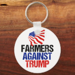 Chaveiro Eleições 2024 Para Os Agricultores Contra O Trump<br><div class="desc">Fazendeiros contra chaveiro para sua fazenda. Uma bandeira americana para um agricultor orgulhoso que irá votar democrata nas eleições de 2024.</div>