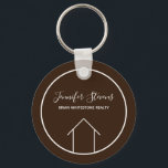 Chaveiro Empresa Imobiliária Brown White Casa Personalizada<br><div class="desc">Este chaveiro de realtor é personalizado com o nome da sua empresa real sob o nome do agente na tipografia quic. Esta cadeia de teclas marrom e branco minimalista apresenta um desenho simples de uma casa. Presente contemporâneo para um agente que trabalha para ajudá-lo a comprar de uma casa.</div>