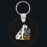 Chaveiro Engraçado e bonito cachorro-preto<br><div class="desc">A vida é melhor com um Grande Dane. Uma mercadoria engraçada e fofa para amantes de filhotes, donos de filhotes, mães de cachorros ou pais de cachorros que amam seus filhotes, apreciam humor e citações espirituosas. Mostre seu amor pelo seu pãozinho leal vestindo esse design de raça de cachorro. presente...</div>