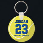 Chaveiro Equipe de Esportes Escolares de Número de Jogador<br><div class="desc">Um alfinete perfeito para fãs,  atletas,  jogadores,  treinadores ou capitães da equipe de tênis. Você pode personalizar o texto para ajustado de quaisquer eventos com este tema esportivo,  seja aniversário,  comemoração do campeonato ou festa vencedora.</div>